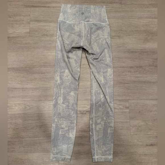 Lululemon Wunder Under White Leggings 28’ - Picture 3 of 4